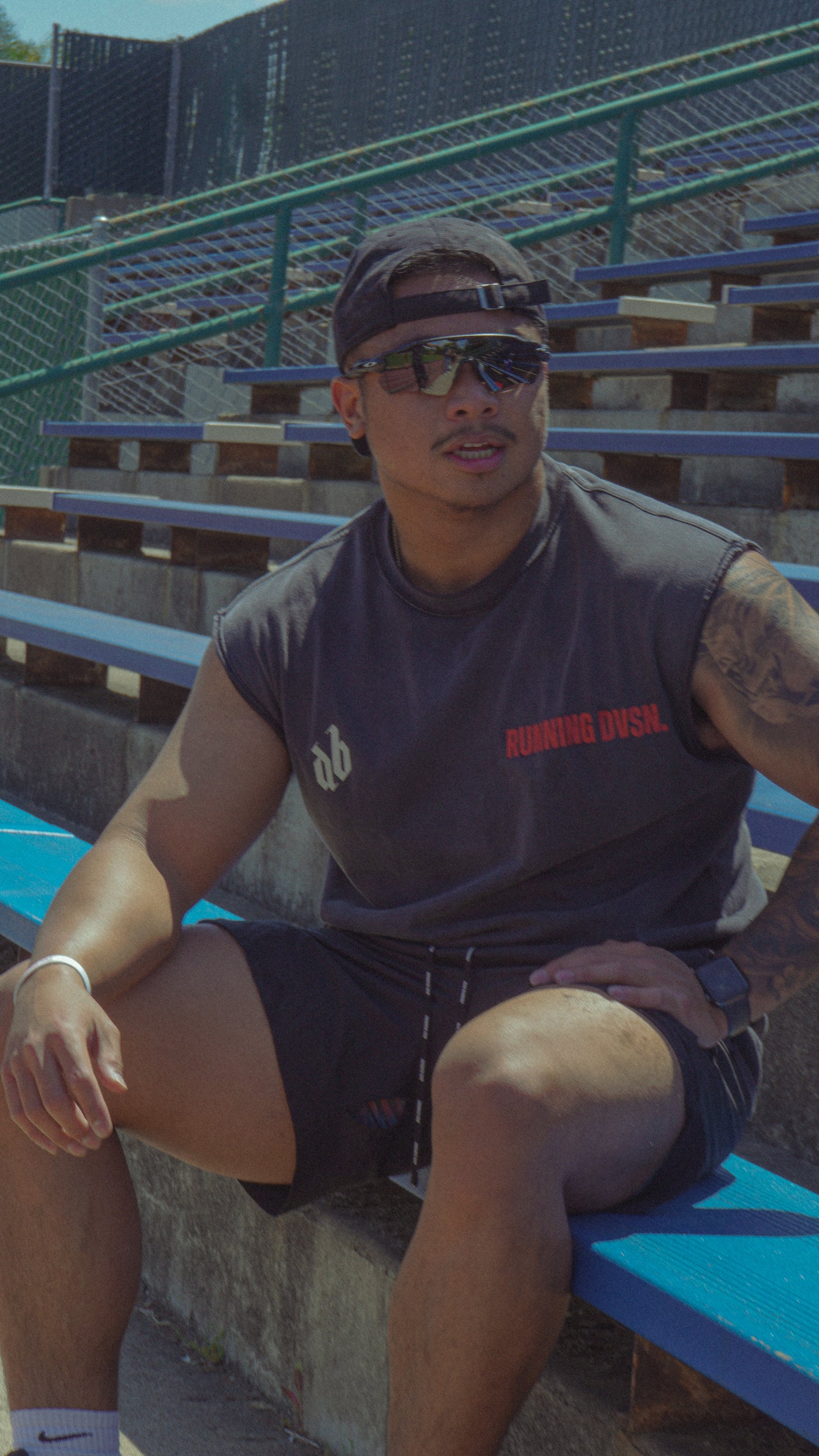 RUNNERS DIVISION CUT OFF TEE